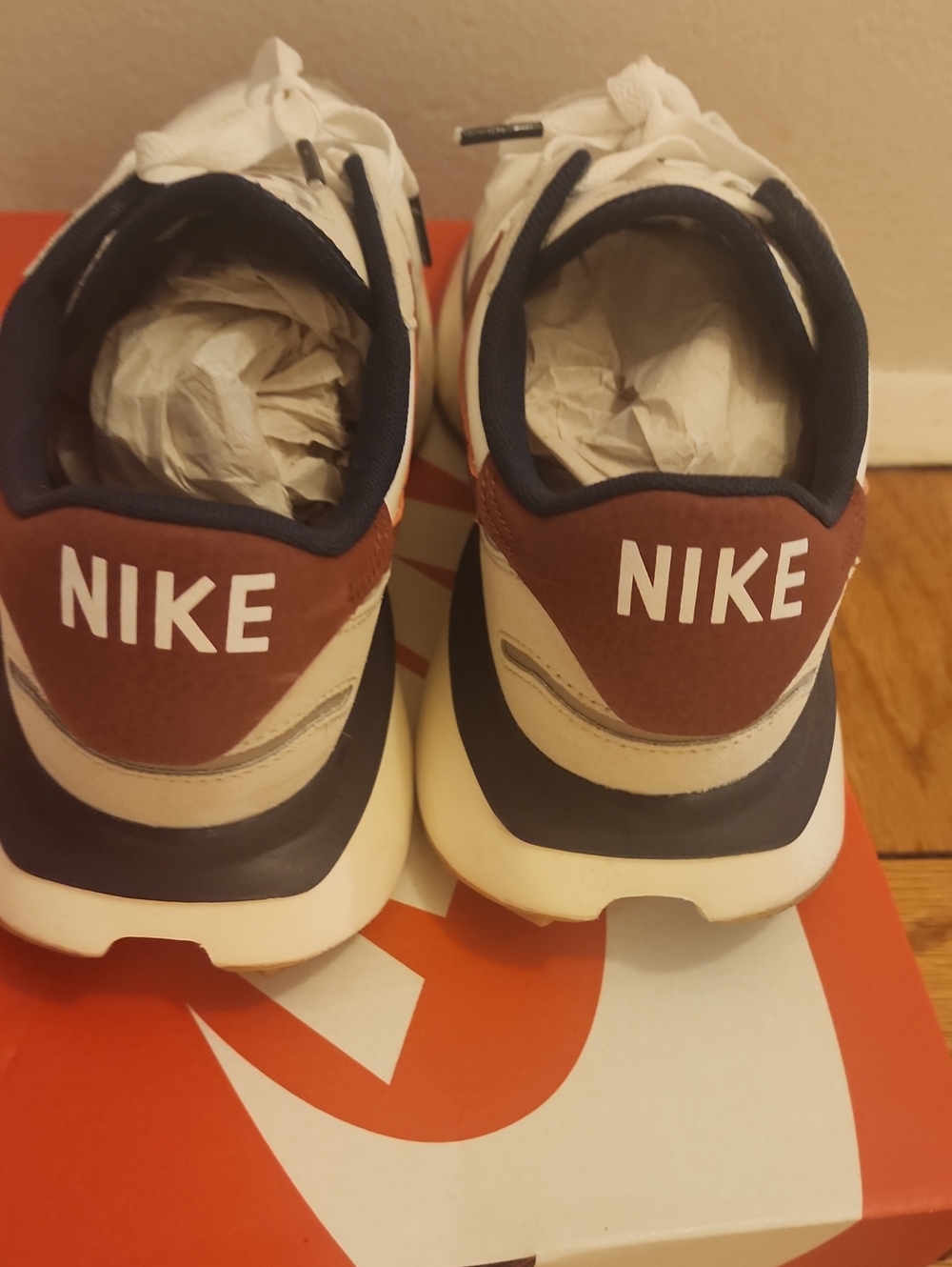 PRELOVED Nike White Sneakers with Burgundy Swoosh and Navy Lining - Picture 3 of 5